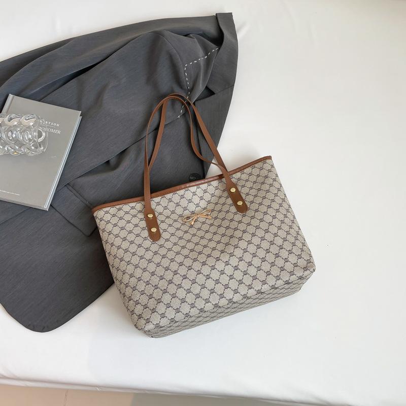 Simple and Stylish Large-capacity Bow Beautiful Casual Commuting Large-capacity Portable Shoulder Underarm Tote Bag