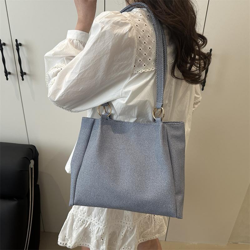 Niche Large-capacity Bags New Trendy and Versatile Shoulder Handbags Casual Class Commuter Tote Bags Women's Bags