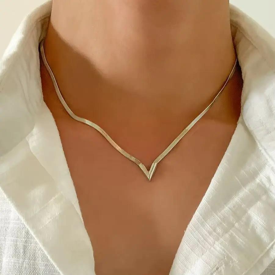 New Vintage Simple Flat Snake Chain Choker Necklace for Men Creative V Shape Pendant Clavicle Chain Male Punk Jewelry New
