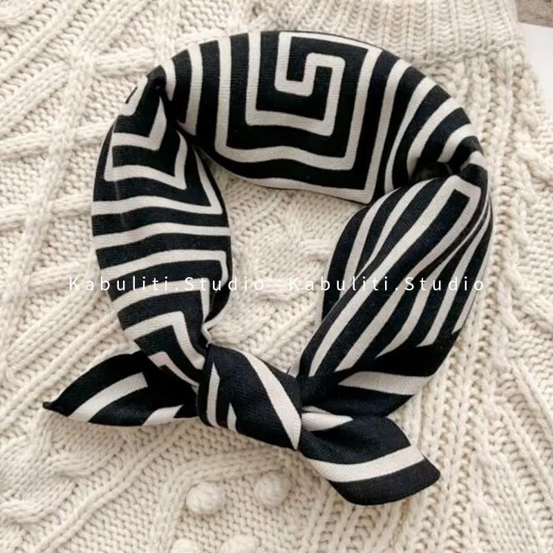 70x70cm Lightweight Square Scarf Women Vintage Black Floral Print Silk-Feel Neck Wrap UV Protection Stylish Accessory