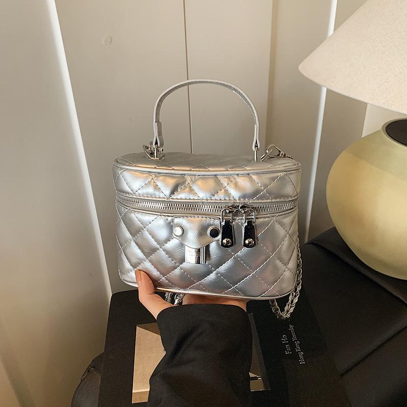 Rhombus Embroidery Thread Small Bag Women's 2025 New Spring and Summer Popular Popular Versatile Messenger Bag Fashionable Portable Bucket Bag