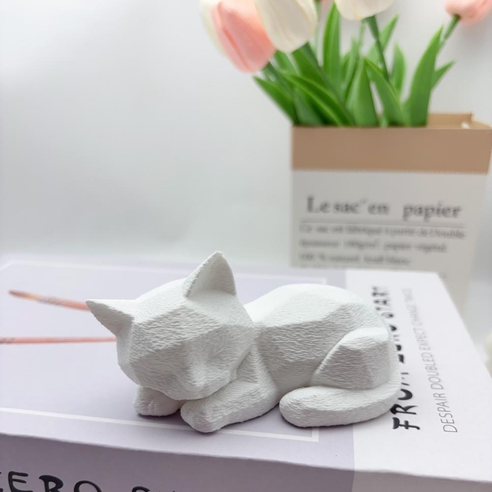 Милый Низкополигональный Спящий Кот, 3D Печатная Статуэтка Лежащего Кота, Супер Милый Спящий Котенок с Полигональным Дизайном, Подарок для Любителя Кошек белый