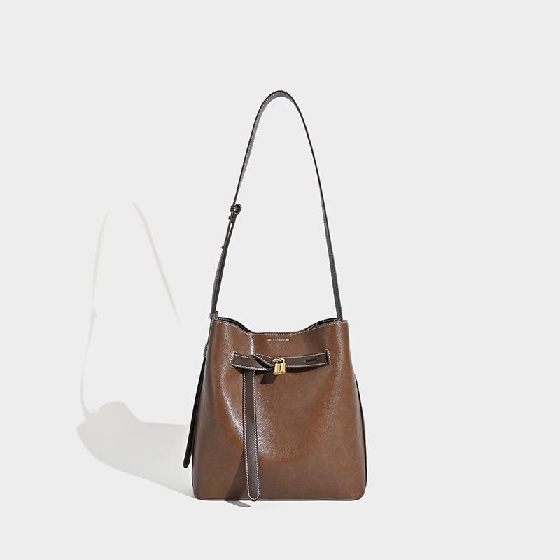 Niche Design Autumn and Winter Small Leather Bag Shoulder Bag Crossbody Bag Bucket Bag Fashion Women's Bag Large Capacity