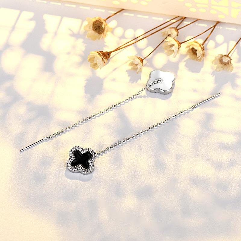 Einfache Kleine Micro-Eingelegte Schwarze Vierblättrige Klee Fadenohrringe Modischer Damenschmuck