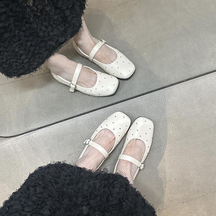 Inner heightening single shoes women's soft soles are not tired of feet, one-word buckle with versatile square head rivets, flat Mary Jane shoes