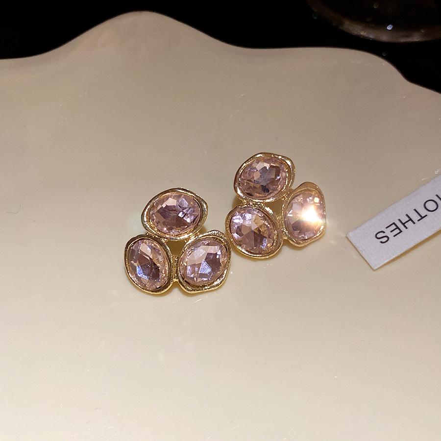 

Steel needle diamond square stud earrings, personalized design sense, fashionable and exquisite earrings, light luxury and high-end earrings