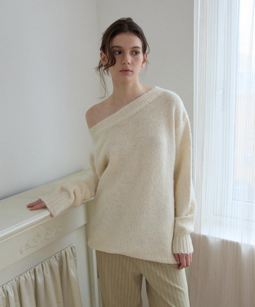 WIOE Soft Off-Shoulder Knit_Ivory
