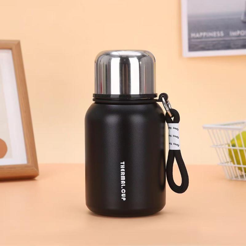 Edelstahl Thermoskanne 450ml Hält Heiß Kalt Auslaufsicher mit Lanyard für Winter Sommer Ganzjahresgebrauch