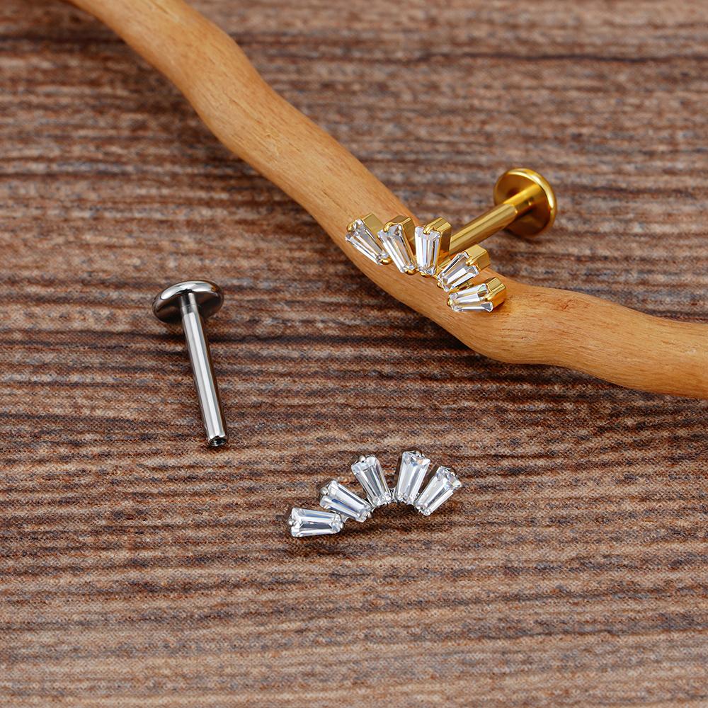 Right Grand ASTM F136 Titanium 16G Baguette CZ Cluster Labret Stud Trapezoid Tragus Monroe Helix Cartilage Earlobe Piercing