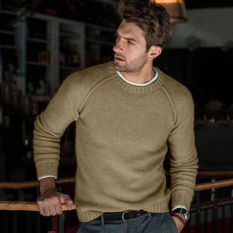 Autumn and Winter New Men's Casual and Fashion Knitted Solid Color Sweater