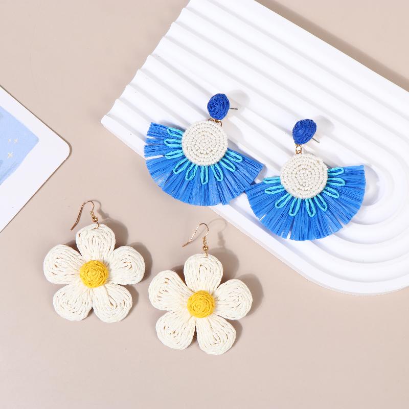 Exaggerated Handmade Retro Rattan Raffia Geometric Earrings Ethnic Style Summer Beach Women'S Tassel Earring