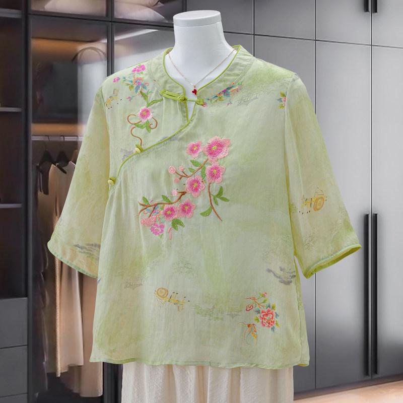 

Retro Embroidered Frog Button Stand Collar Mid-Sleeve Top for Middle-Aged Women 4XL (135-150 jin) зелений