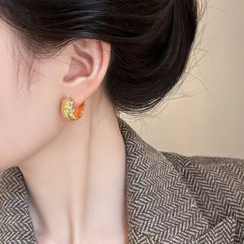 

European and American texture U-shaped ear buckles INS geometric metal versatile earrings, premium double-sided square earrings золотий