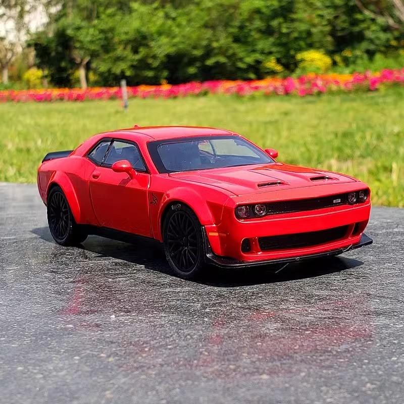 1/32 DODGE Challenger Hellcat Redeye Supercar Die Casting Model Car Sound and Light Hobby Collectibles Classic Decorative Gifts
