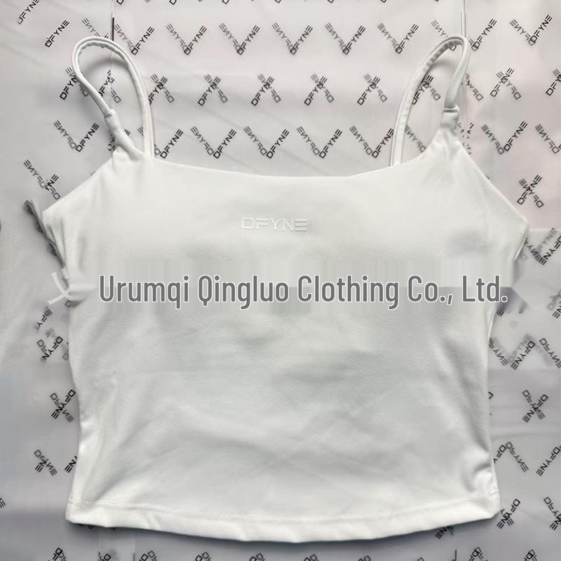 DFYNE Schönes Rücken Yoga Tanktop: Schlankmachendes U-Ausschnitt-Camisole mit dünnen Trägern.