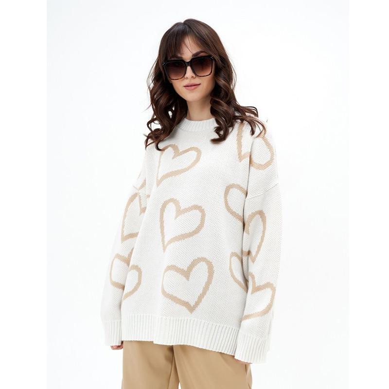 Женские зимние вязаные свитера с круглым вырезом и принтом в виде сердца — фото 5
