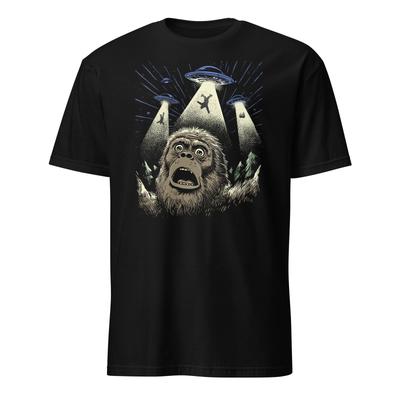 Alien Bigfoot Shirt Bigfoot Selfie Alien UFO Encounter T-Shirt Size S-3XL Gift