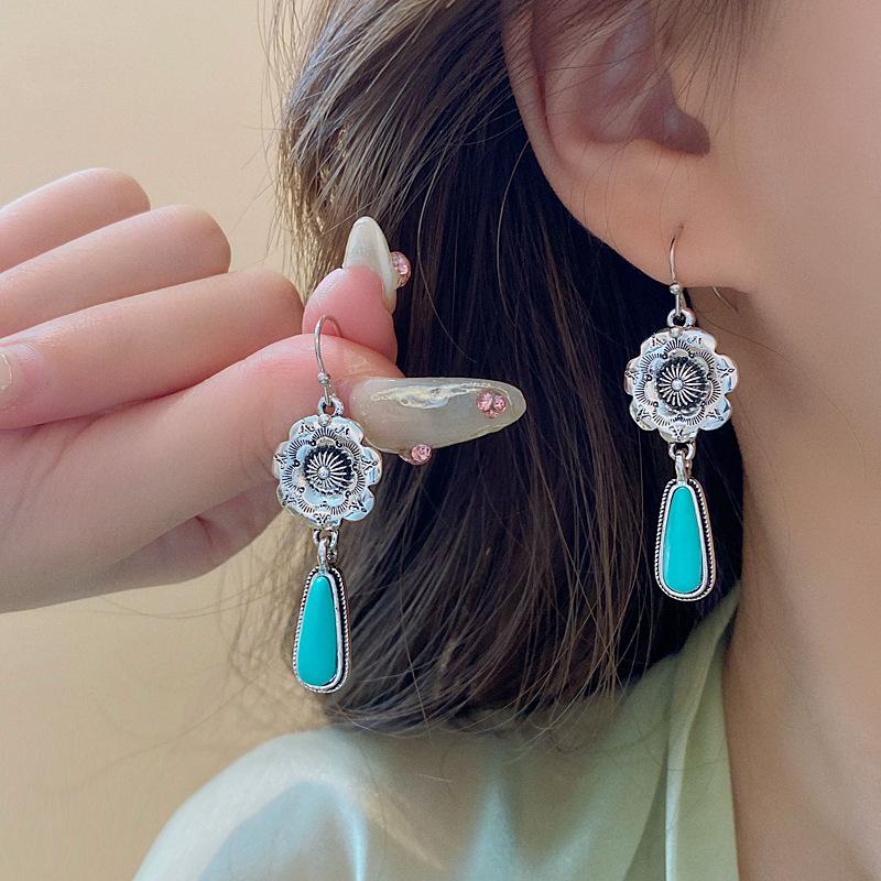Ethnic Style Triangle Flowing Water Earrings, High-end Earrings, Niche Antique Style, Personalized Creative Design Earrings