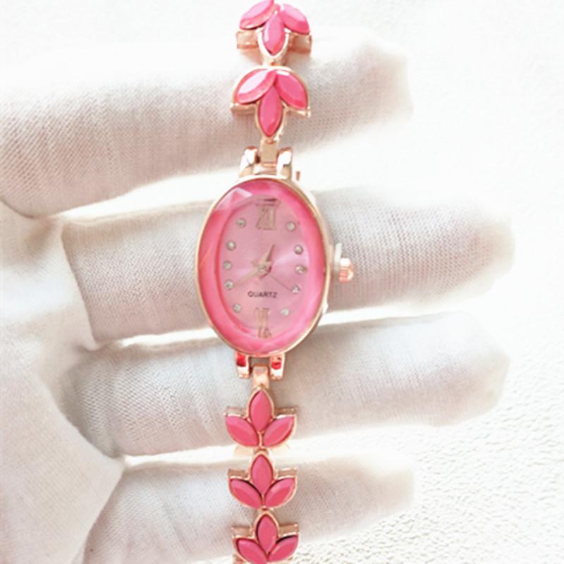 Dame Rhinestone klokker Vanntett Oval Dame Quartz Watch Armbånd Armbåndsur