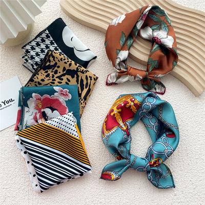 50 İlkbahar/Yaz Yeni Küçük Eşarp Küçük Kare Eşarp Kadın Profesyonel Dekorasyon Baskılı Profesyonel Moda Eşarp