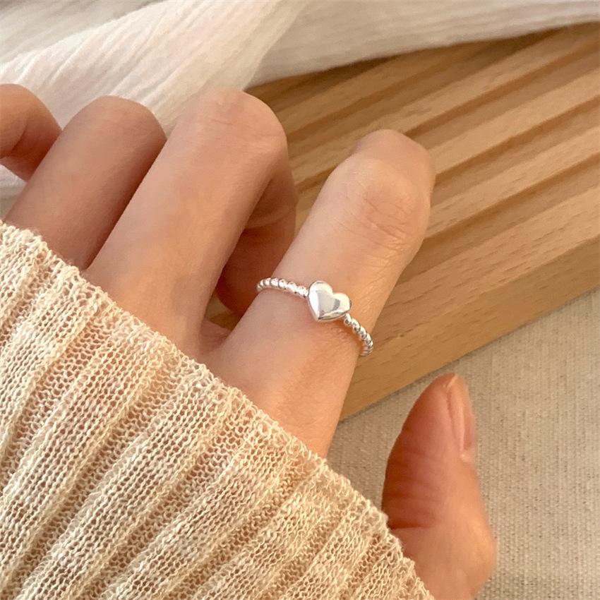 Elegant Black Agate Sterling Silver Women's Ring - Retro Design, Colorfast, Light Luxury Jewelry.