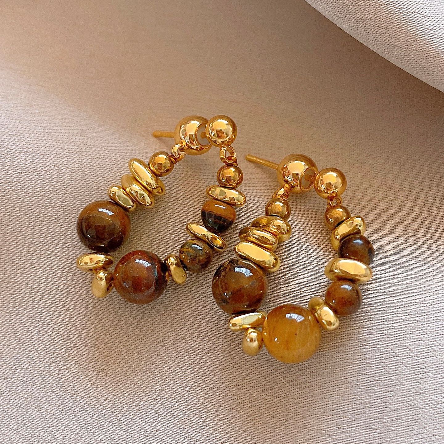 Coffee beaded U-shaped earrings stud earrings temperament simple fashion earrings