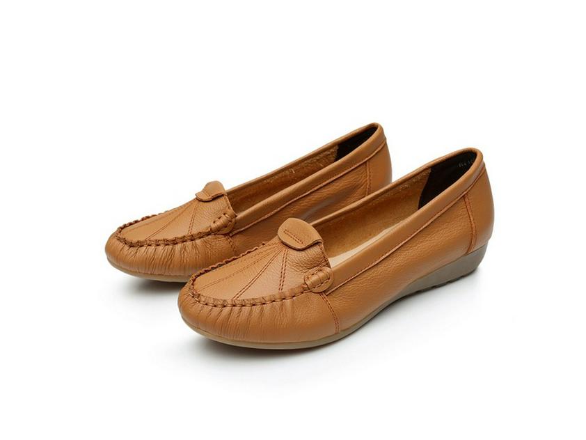 Comfortable Cowhide Soft Sole Flat Mom Shoes - Multi-Color Options