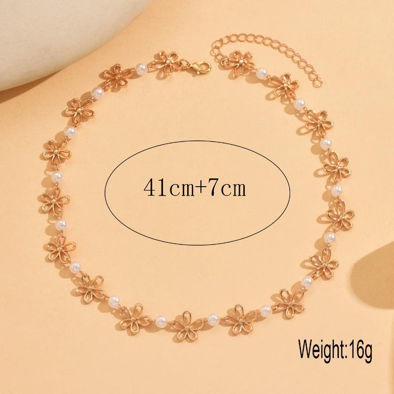 1Fashionable and Elegant Retro Hollow Flower Necklace, Versatile Bead Collarbone Chain Necklace Suitable for Women As a Gift, for Daily Wear and