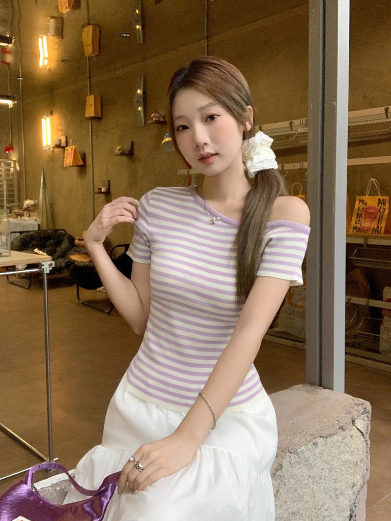 Contrasting stripes sexy slanted shoulder knitted short-sleeved t-shirt women's summer new slim and thin off-the-shoulder top