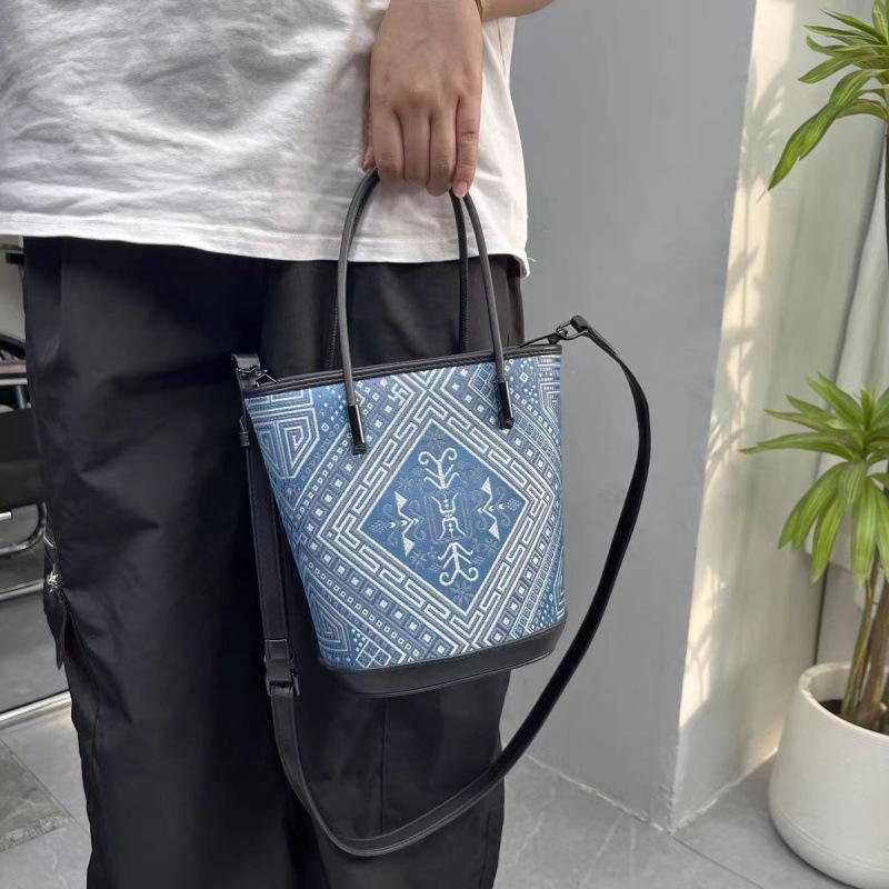 Large capacity bag women's summer new high-end textured shoulder bag versatile commuter underarm bag