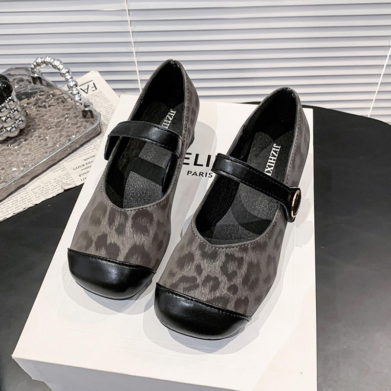 Retro Leopard Print One-word Buckle with Diagonal Head Low Heel Mary Jane Shoes 2025 New Flat Shoes Comfortable Light Mouth Single Shoes