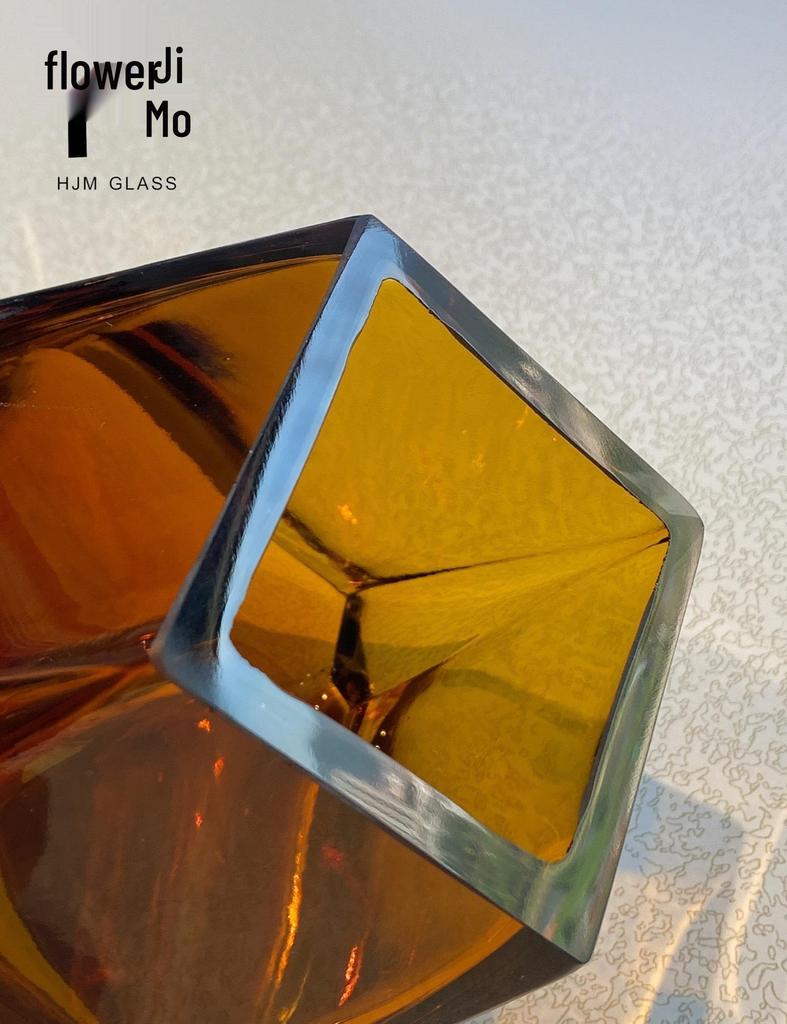 Nordic Light Luxury Crystal Vase: Elegant Ornament for Villa, Hotel, or Living Room Floral Arrangements.