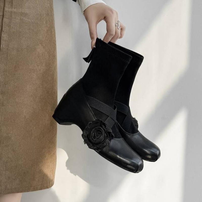 

Autumn and winter women s leather boots leather large size women s boots medium heel low boots beef tendon bottom slope heel versatile cowhide 39 чорний