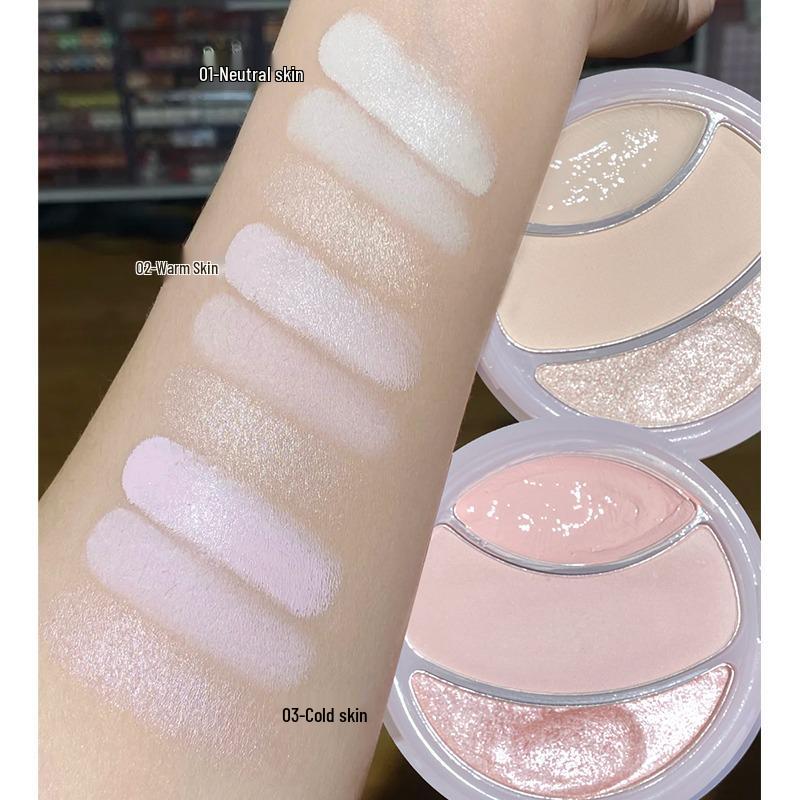 Strahlende Pinke Multifunktionale Highlighter-Palette: Hellt die Haut auf und kaschiert Nasolabialfalten mit drei matten Farbtönen.