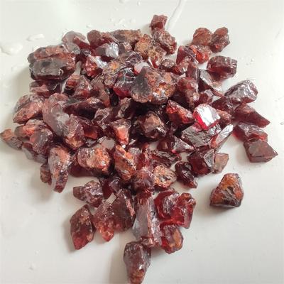 3-6MM Doğal Ham Garnet Kuvars Kristal Gem Reiki Numune Şifa Şifa Enerji Taş Bahçe Yard Ev Kaba Mineral Örneği Dekor