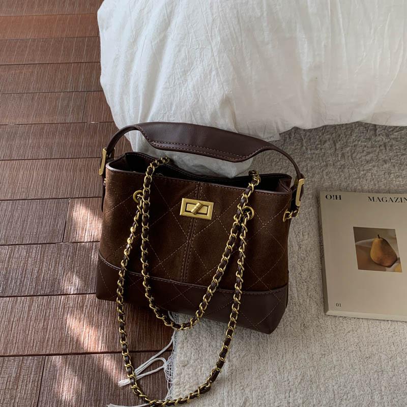 2025 Autumn New Bucket Bag Women's Commuter Diamond Chain Shoulder Bag High Value Fashion Tote Bag