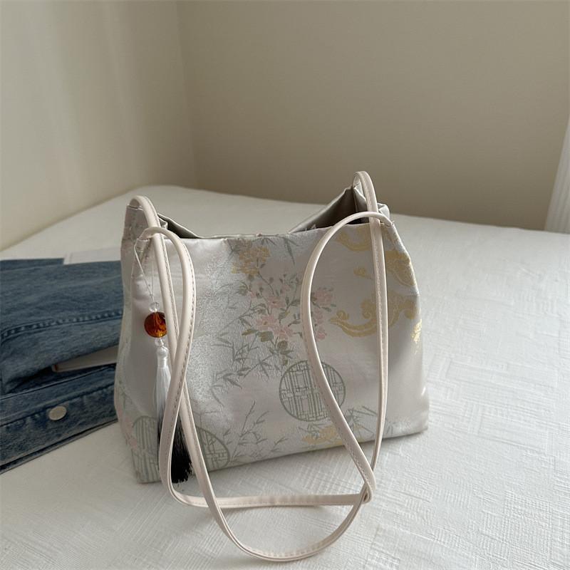 

Eye-catching Large Capacity Tote Bag For Summer 2024 Stylish And Trendy Design білий