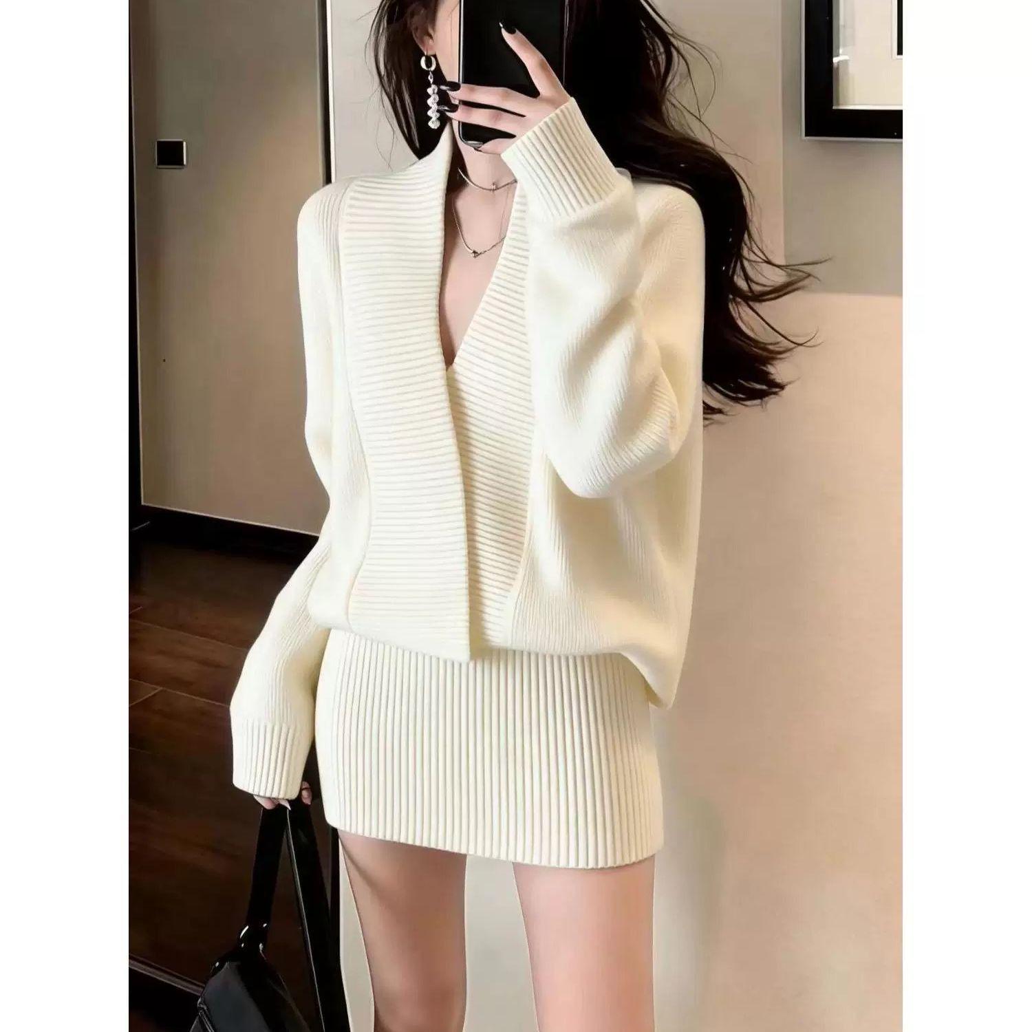 

Korean V-neck Bodycon Knit Mini Dress with Long Sleeves - Trendy and Slimming. One Size (fits 40-65 kg)