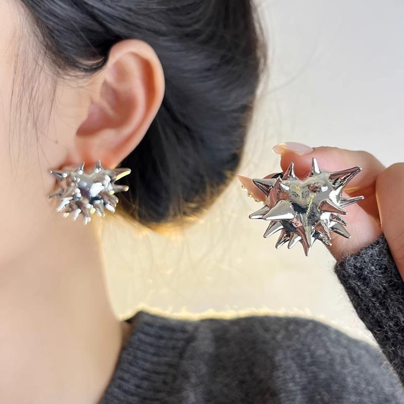 

Metal Sea Urchin Ball Thorn Unique Earrings for Women, New Autumn and Winter Fashion and Beautiful Stud Earrings Accessories Gifts