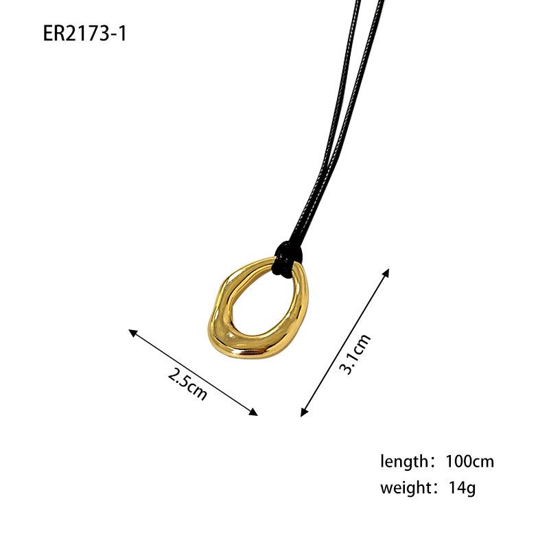 Retro Alloy Pendant Necklace with O-Shaped Chain