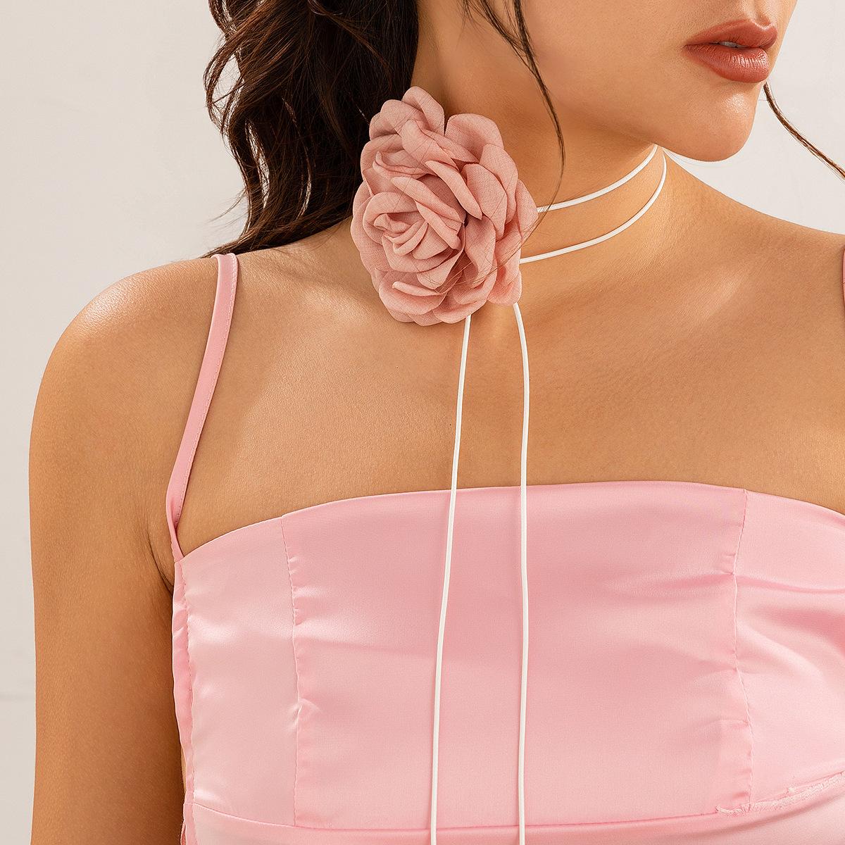 

Чокер преувеличенный трехмерный воротник с цветком розы имитация ткани вощеный шнур обмотан камелия цепочка на шею