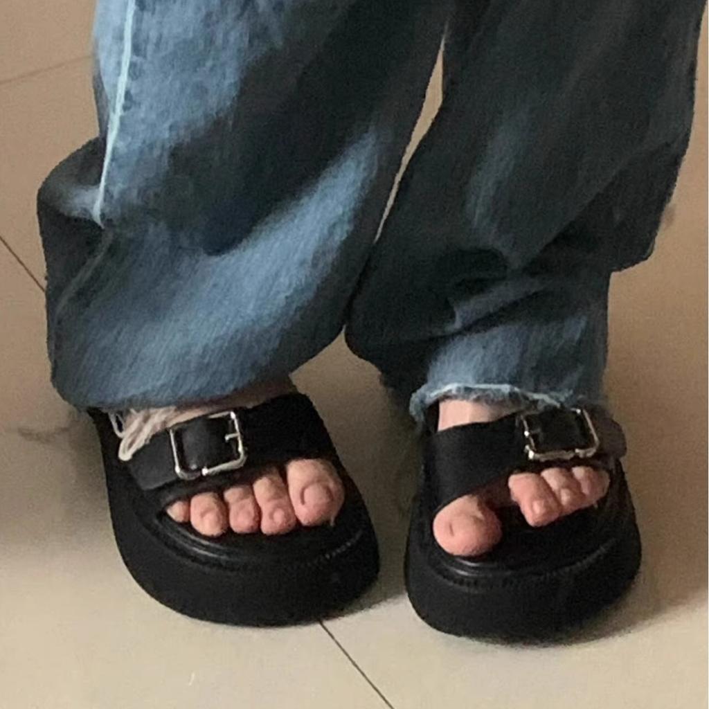 Internet celebrity open-toed fashion sandals women 2025 summer new retro student wear Korean version of versatile thick sole with skirt