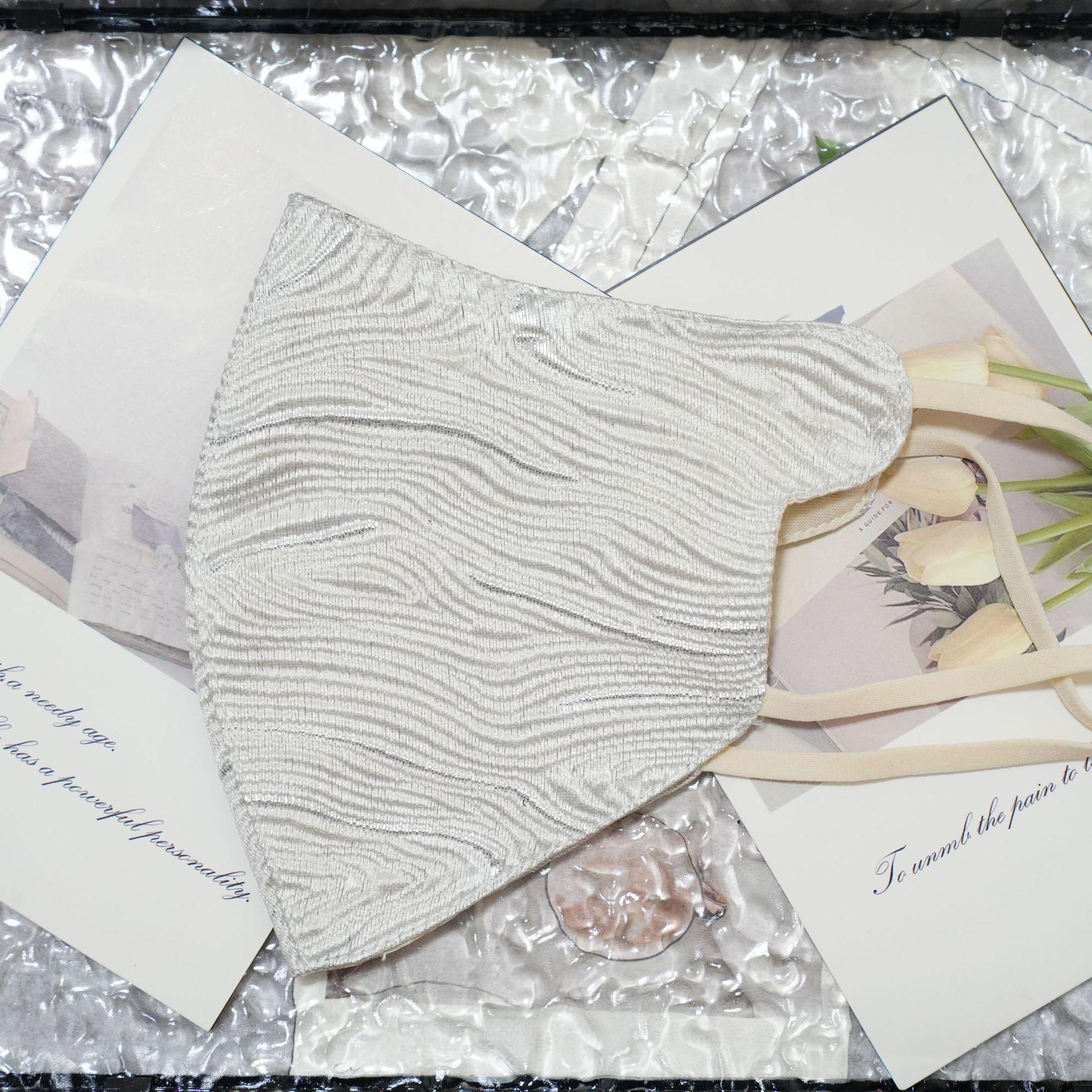 Retro Gilt Chinese-Style Oil Painting Mask - Dustproof, Comfortable, Warm & Washable