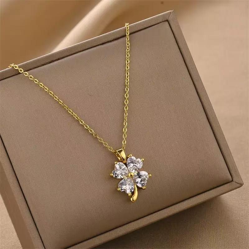 Vintage Titanium Steel Women's Pearl Pendant Necklace - Light Luxury Clavicle Chain