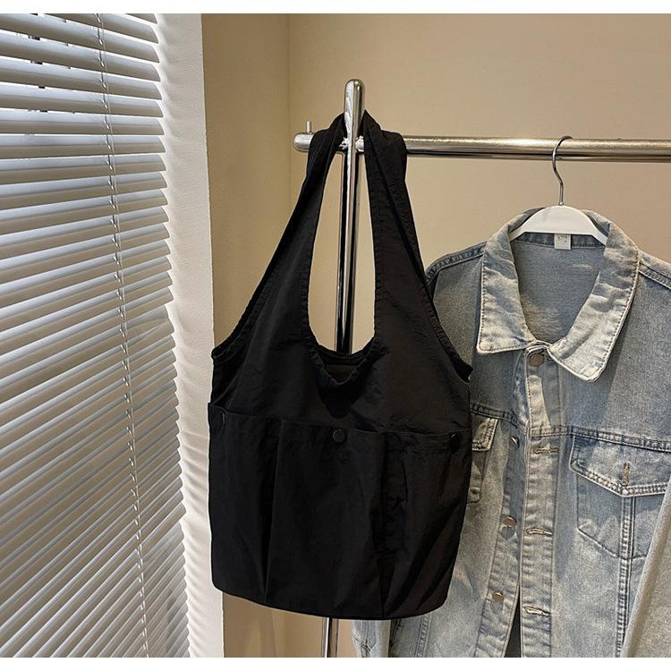 

Pleated three-pocket shoulder bag, commuter underarm bag, large-capacity commuter tote bag, tote bag, bag for women чёрный