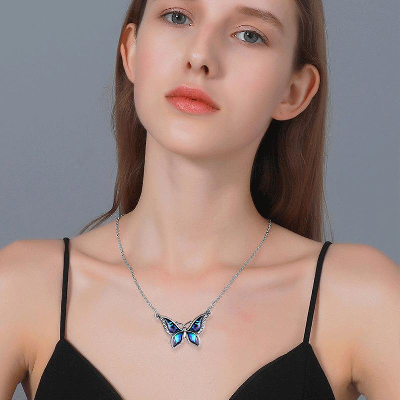 Sommer-Schmetterlings-Anhänger-Halskette für Frauen, Nischendesign, Tierschmuck, modische Accessoires im europäischen und amerikanischen Stil