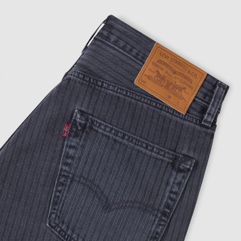 Levi S Men S 468 Stay looSe ShortS A84610036