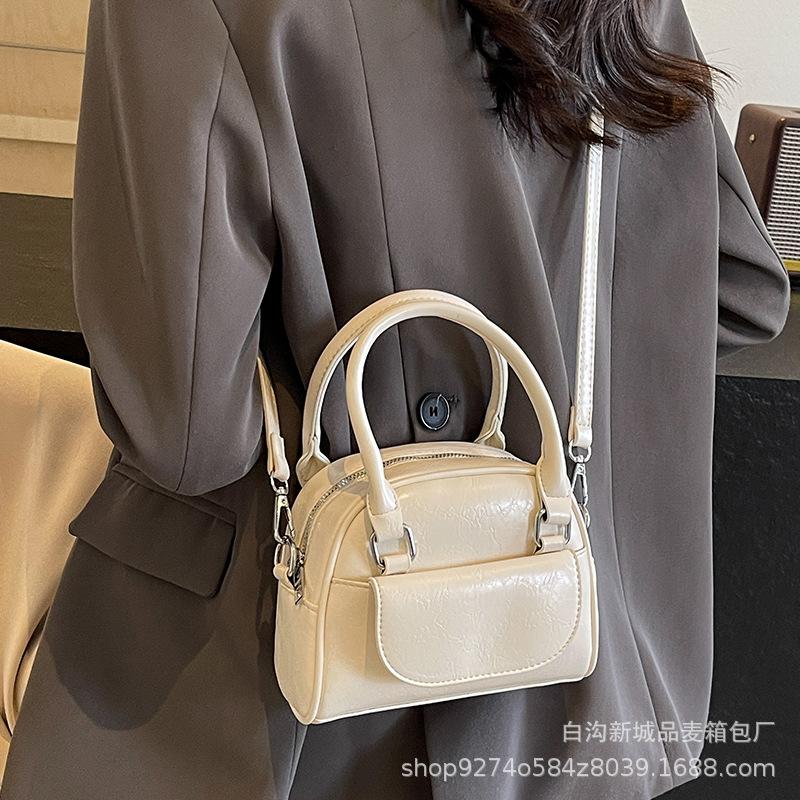 French Niche Fashion Retro Handbag Women's 2025 New Temperament Shoulder Bag Foreign Style Crossbody Small Square Bag