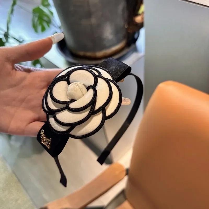 

Классическая повязка для волос с цветком камелии, модная повязка на голову из ткани с большим цветком, элегантная заколка для волос, корейские аксессуары для волос для девочек и женщин бежевый