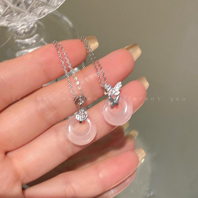 Butterfly Titanium Steel Choker: Trendy Light Luxury Necklace with Niche Chinese Style Design